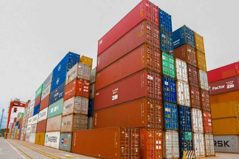 EFEITO TARIFAÇO: exportações do Brasil para os EUA caem 6,6% em 2025