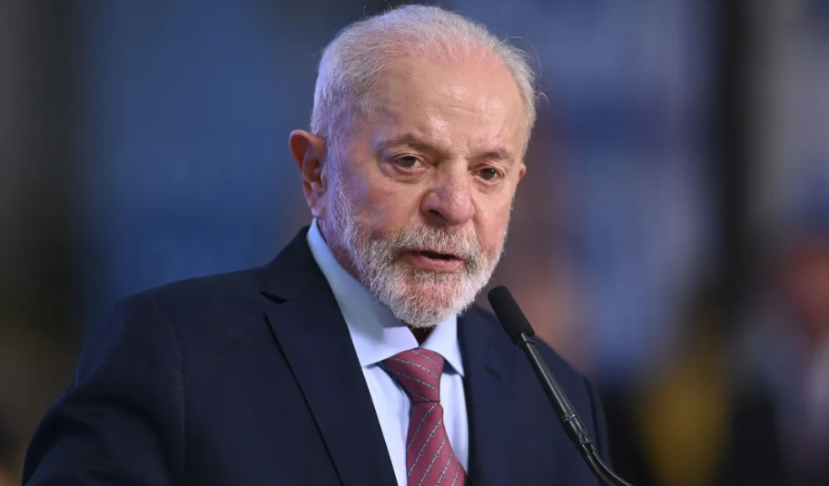 Lula sanciona lei que proíbe desconto automático em aposentadoria e veta uso de dinheiro do governo