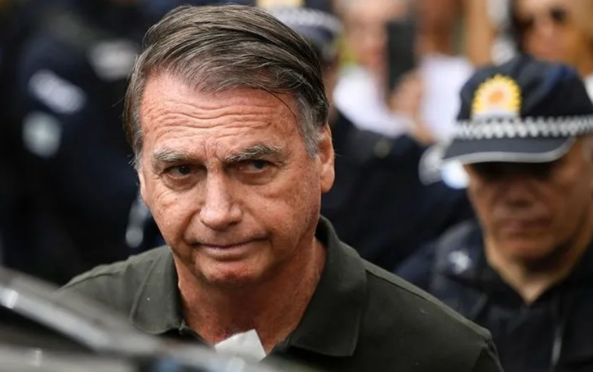 Exames confirmam traumatismo craniano leve de Bolsonaro