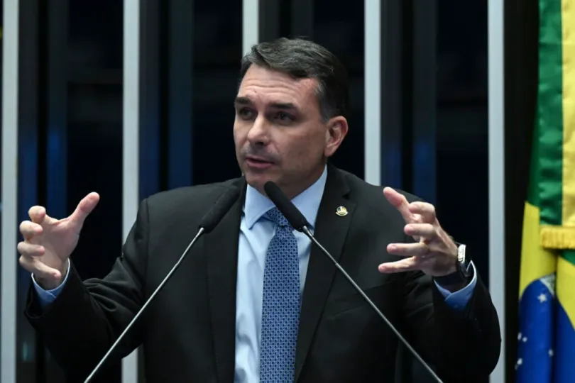 Pesquisa mostra que Flávio herda força de Bolsonaro nas redes