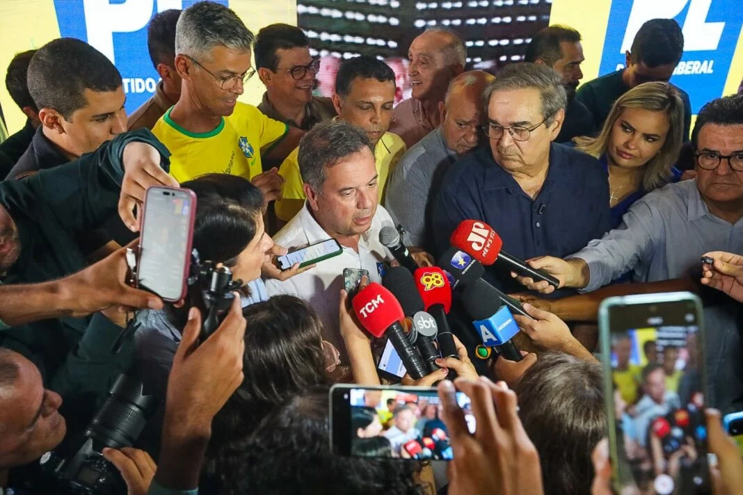 Rogério recebeu pedido de Bolsonaro por advogado e diz aguardar aval de Moraes para visita na prisão