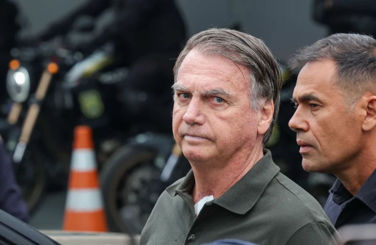 Defesa pede que Bolsonaro siga internado enquanto STF decide sobre prisão domiciliar