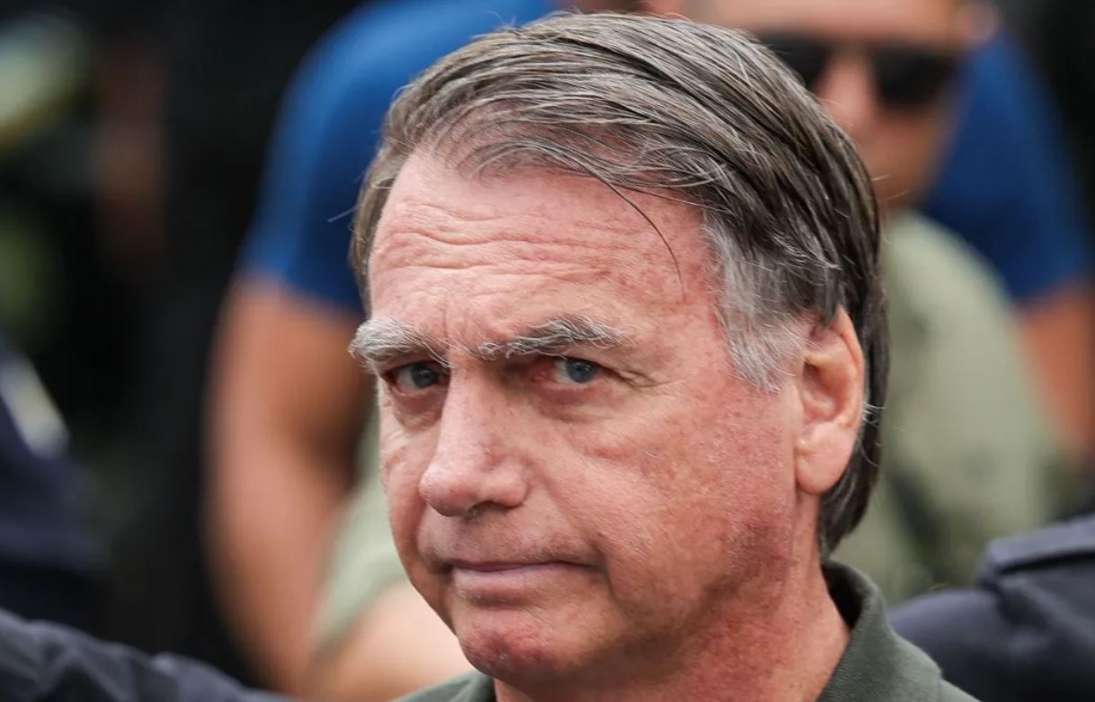 Defesa de Bolsonaro tenta última cartada no STF e pede que plenário anule condenação