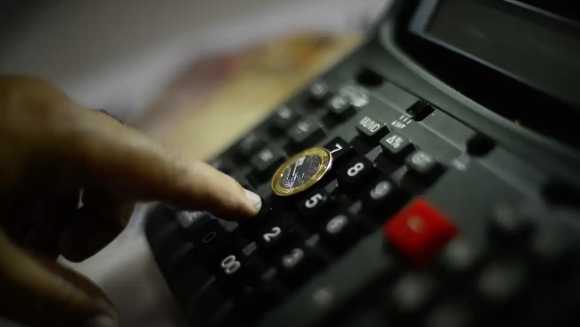 Dívida pública dispara e pode bater R$ 10,3 trilhões em 2026, admite Tesouro