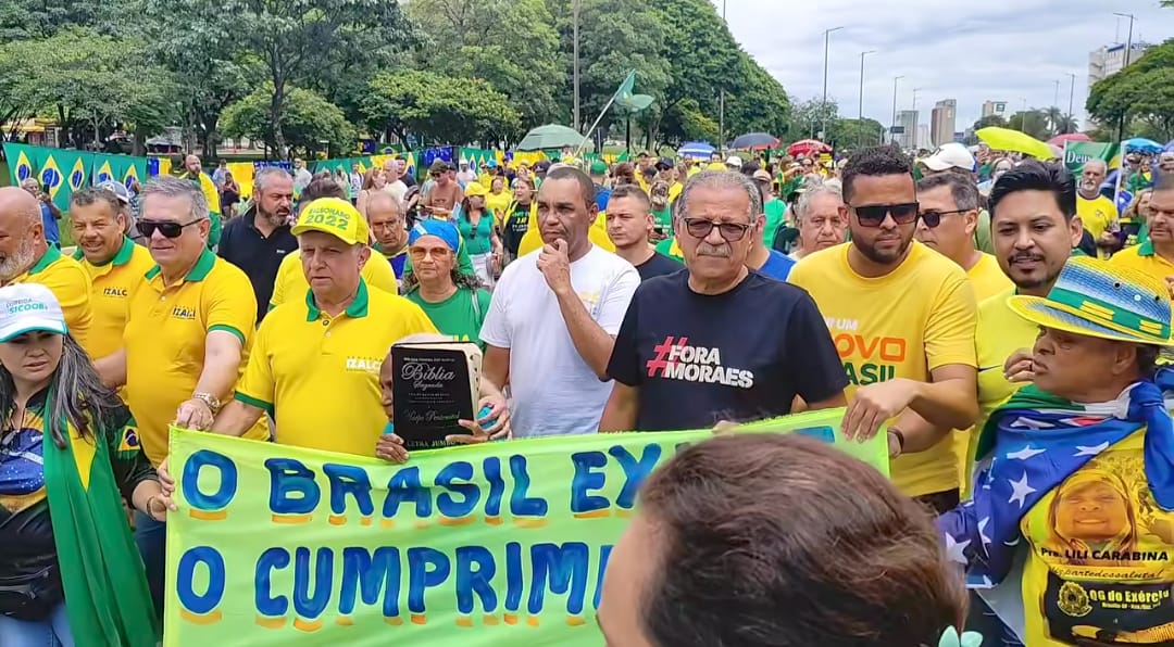 Protesto contra Moraes pede domiciliar para Bolsonaro