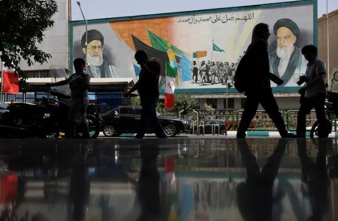 Irã ameaça retaliar bases militares dos EUA e Israel caso sofra ataque; mortos em protestos chegam a 192