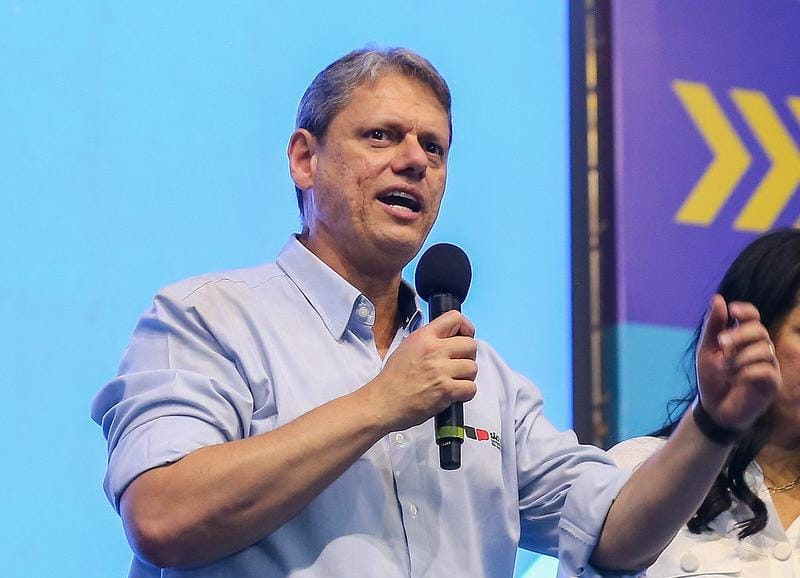 Tarcísio pede a ministros do STF domiciliar para Bolsonaro