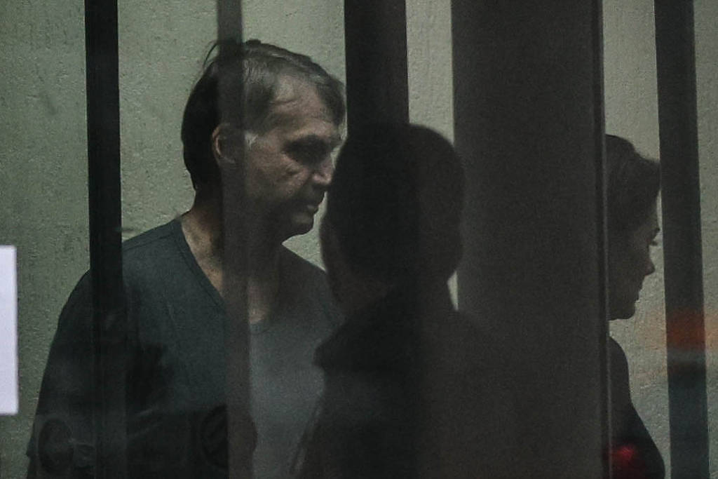 Moraes autoriza Bolsonaro a receber visitas de Rogério Marinho, Bia Kicis e assessor de Tarcísio