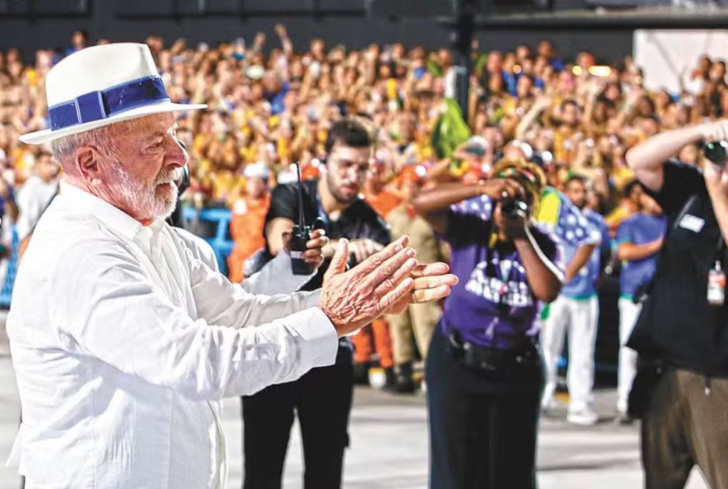 Planalto vê desfile em homenagem a Lula como erro estratégico e tenta conter desgaste