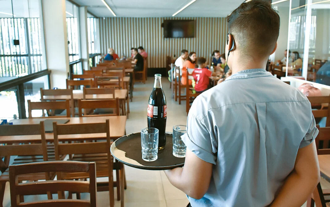 Redução da escala 6×1 pode eliminar até 1,2 milhão de empregos no país