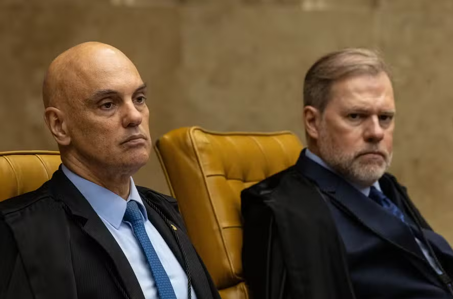 Saída de Dias Toffoli amplia pressão e pode colocar Alexandre de Moraes no centro do caso Master