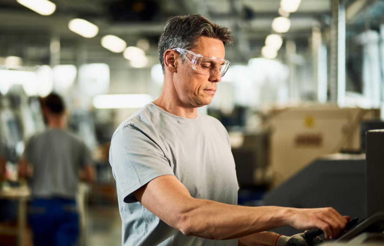 Fim da escala 6×1 pode gerar rombo bilionário e pressionar indústria, alerta entidade