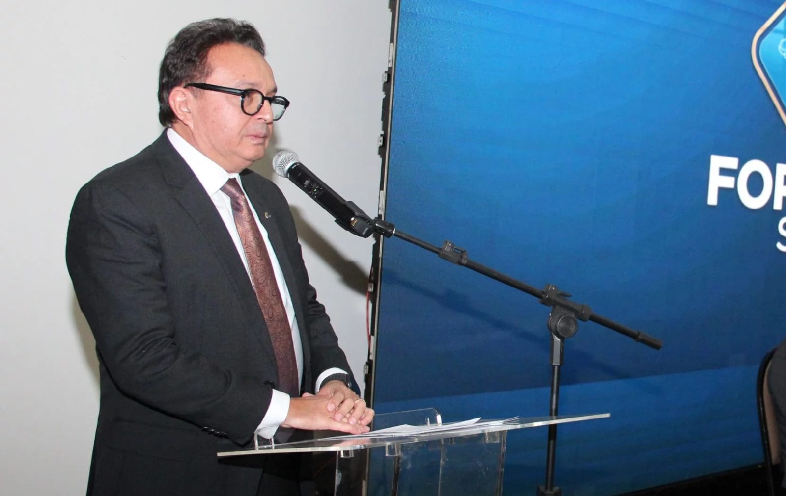 Presidente da FEBRAC alerta que fim da escala 6×1 pode elevar custos, gerar desemprego e reajustes de preços