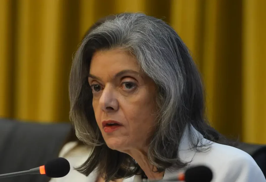 Cármen Lúcia vota contra gratificação de desempenho a inativos do INSS