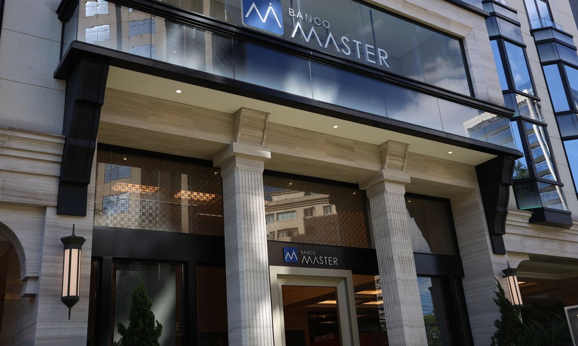 PF revela diálogos sobre fraudes contábeis em fundos ligados ao Master