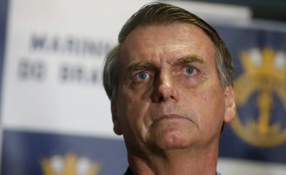 Bolsonaro está com pressão estabilizada, diz Michelle após ex-presidente passar mal em cela