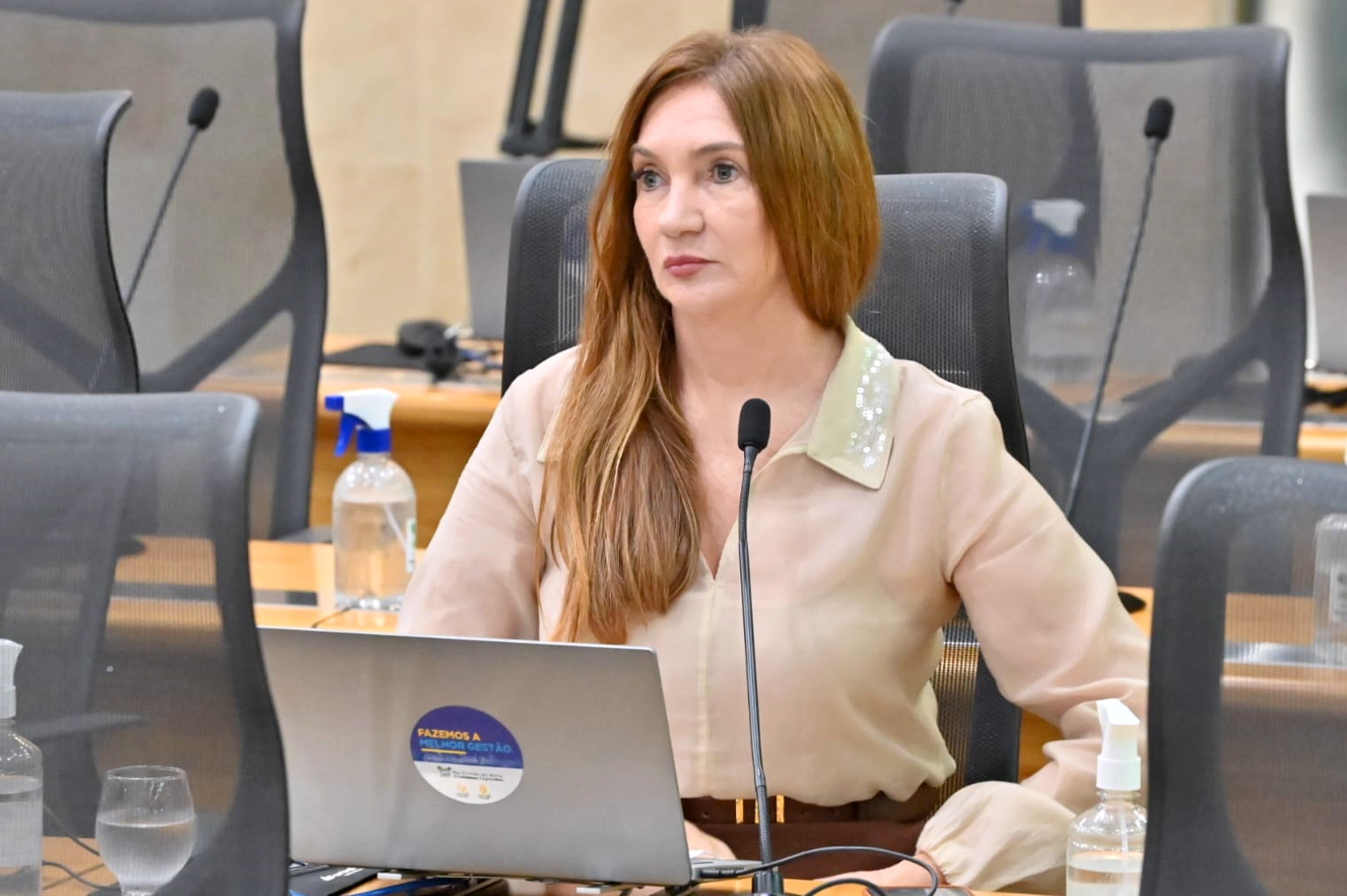 Deputada Terezinha Maia denuncia problemas em escola estadual do Seridó