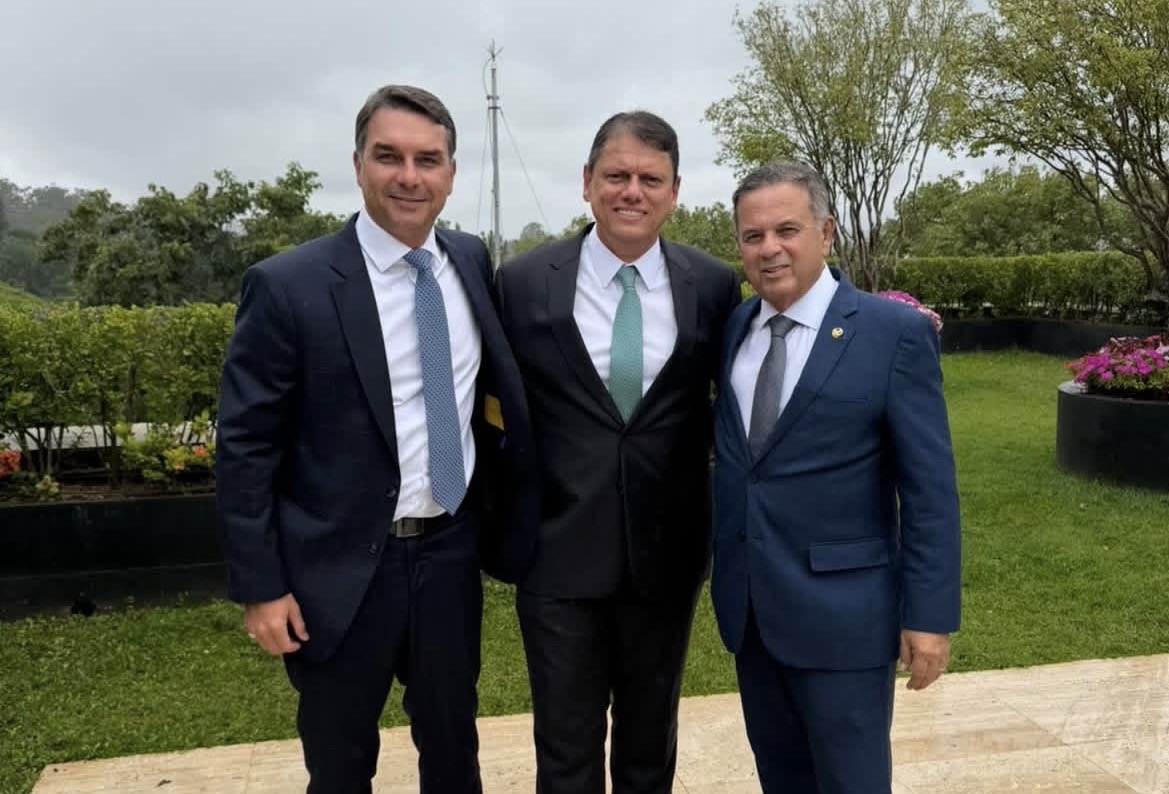 ‘Juntos pelo Brasil’, Flávio Bolsonaro, Tarcísio de Freitas e Rogério Marinho se reúnem em SP e exaltam união