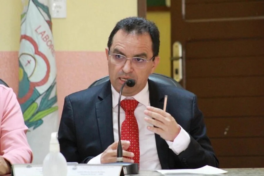 Deputado do PT é preso suspeito de passar pênis em mulher no aeroporto