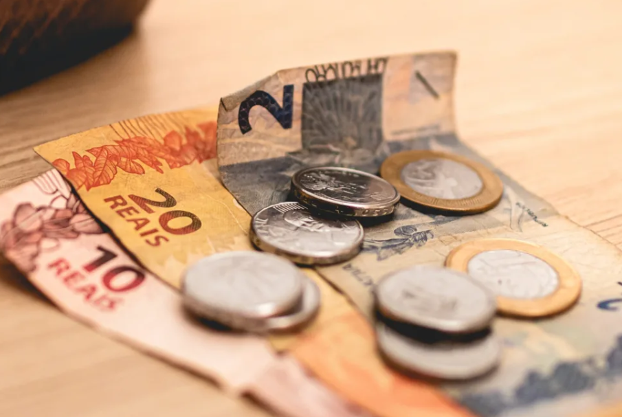 Economia brasileira desacelera e fará PIB ter menor alta desde 2020