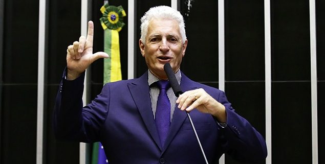 Justiça obriga petista a se retratar por fake com Bolsonaro feita por IA