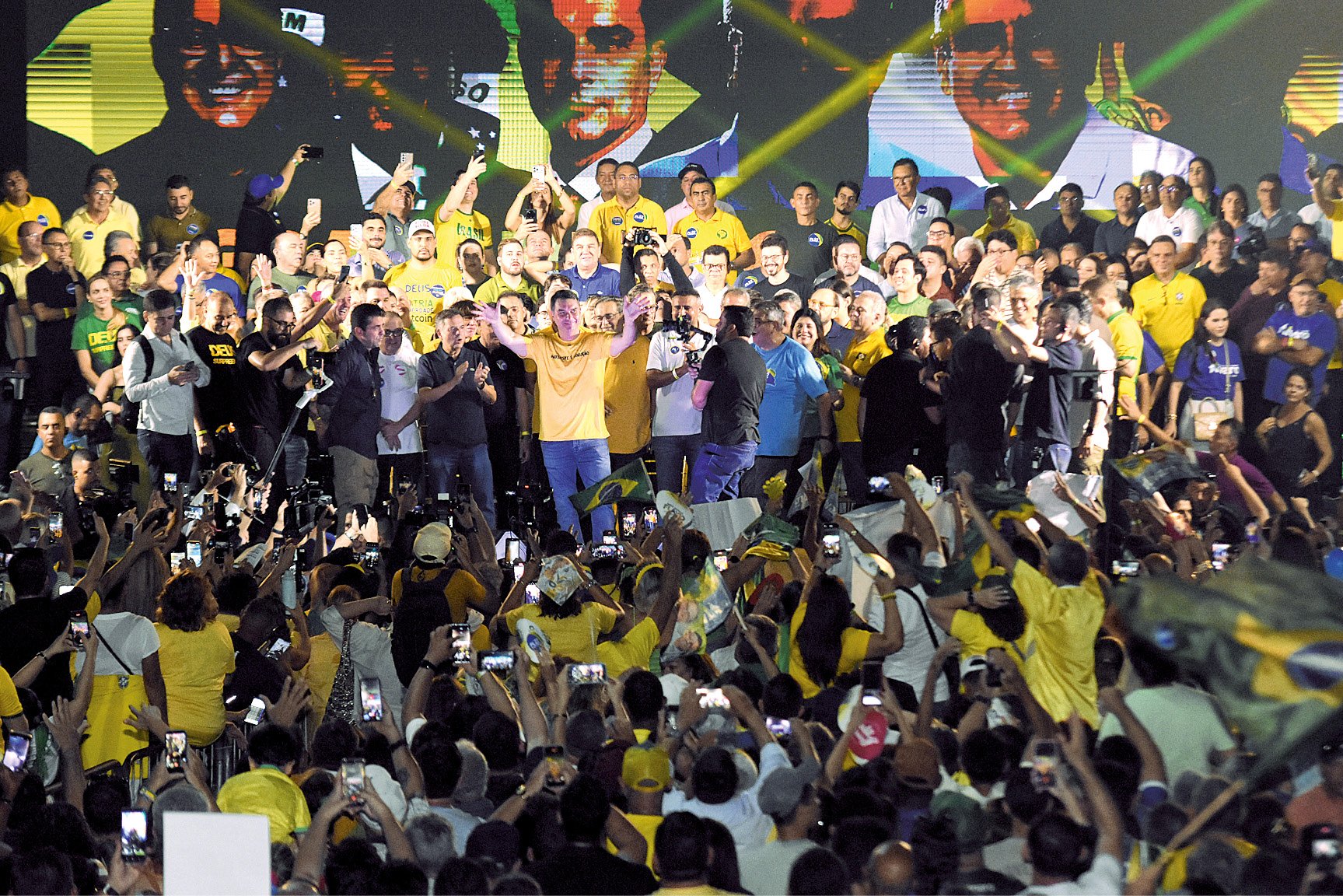 Flávio Bolsonaro avança pelo Nordeste contra o PT