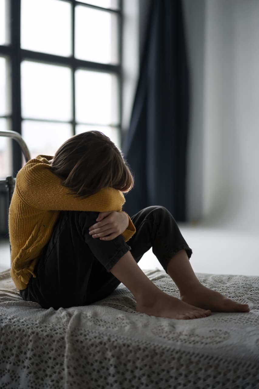 Aumento de mortes violentas reforça necessidade de preparo profissional para lidar com luto de crianças e adolescentes