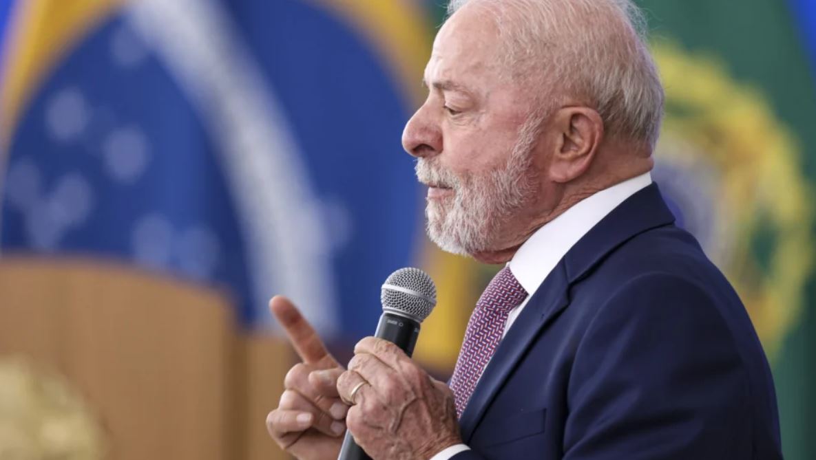 Combustível caro vira arma eleitoral e acirra guerra entre Lula e governadores