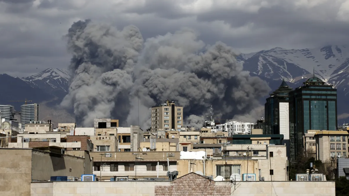 Israel lança nova onda de ataques em larga escala contra o Irã