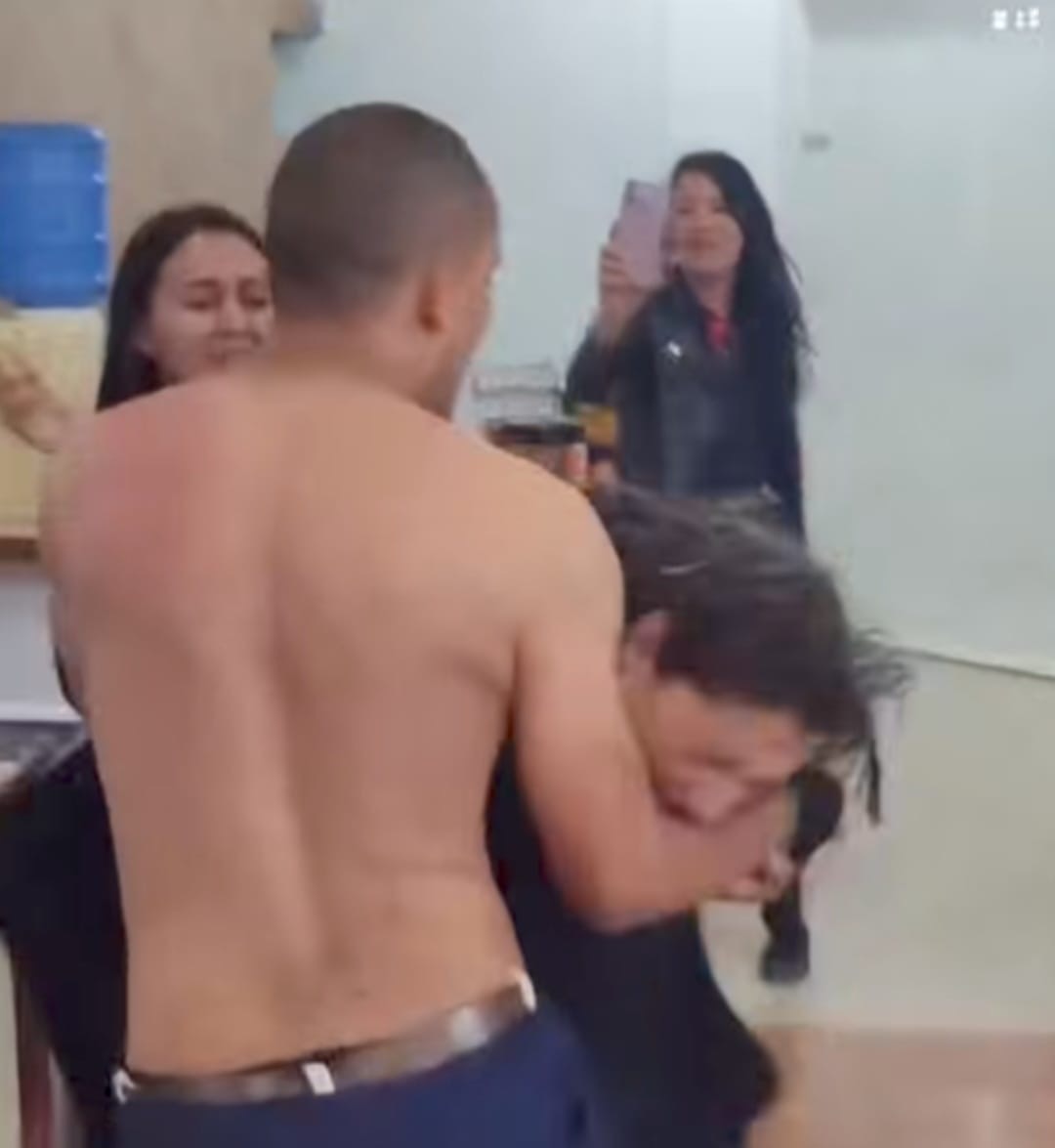 Pré candidato ao Governo de Minas tem camisa rasgada em briga de rua