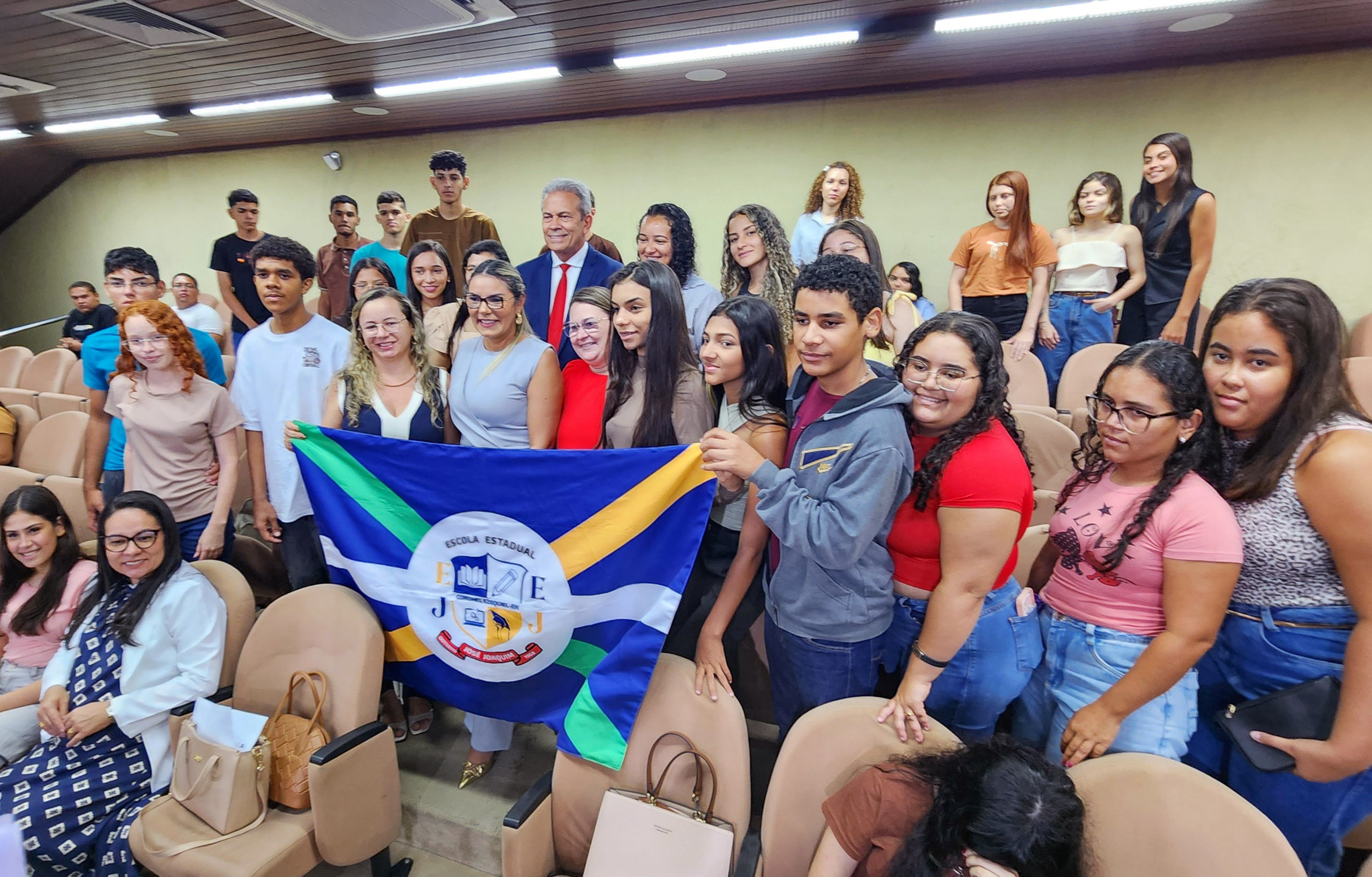 Estudantes de Coronel Ezequiel visitam Assembleia e vivenciam prática do Legislativo