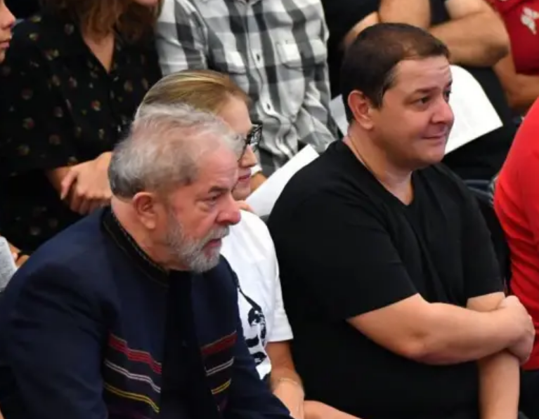 Lula e Paulo Okamotto transferiram R$ 873 mil para Lulinha, segundo dados de quebra de sigilo