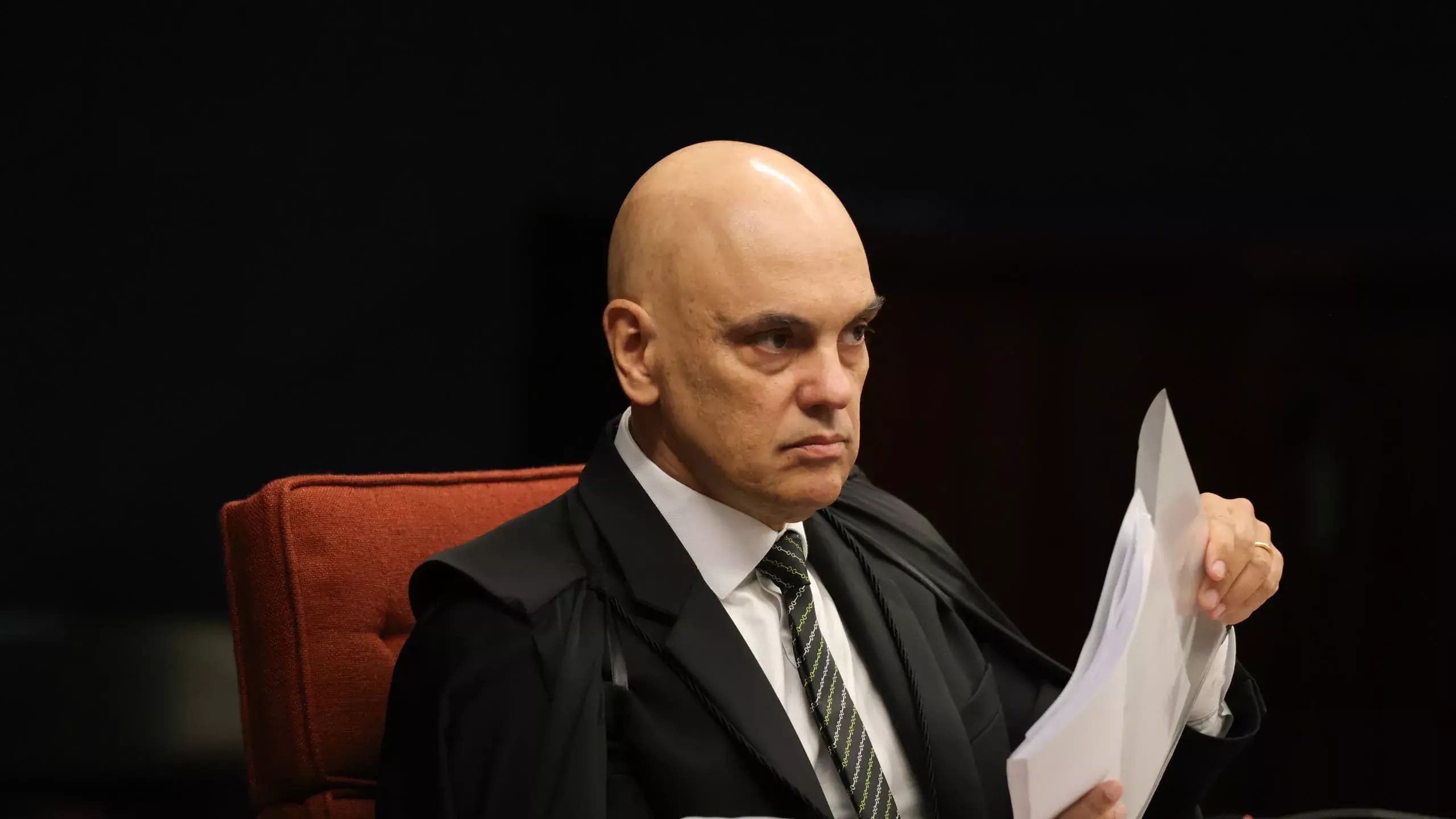 Moraes citou mensagens apagadas de Débora e usou temporárias com Vorcaro