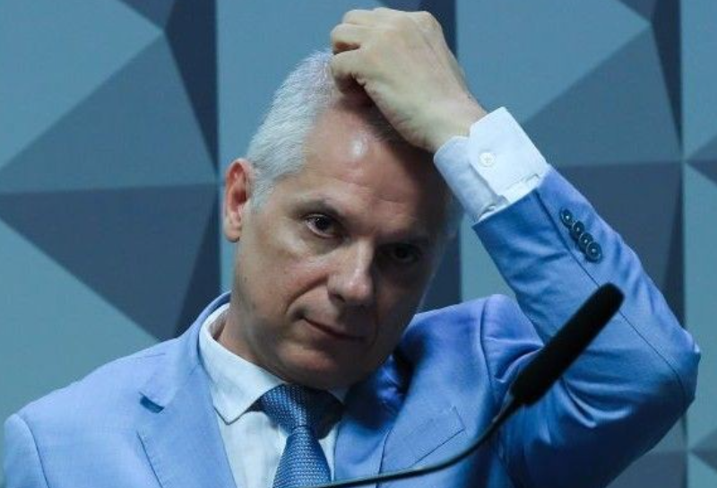 Ex-presidente do INSS sob Lula recebeu R$ 4 milhões em esquema de descontos indevidos, diz PF