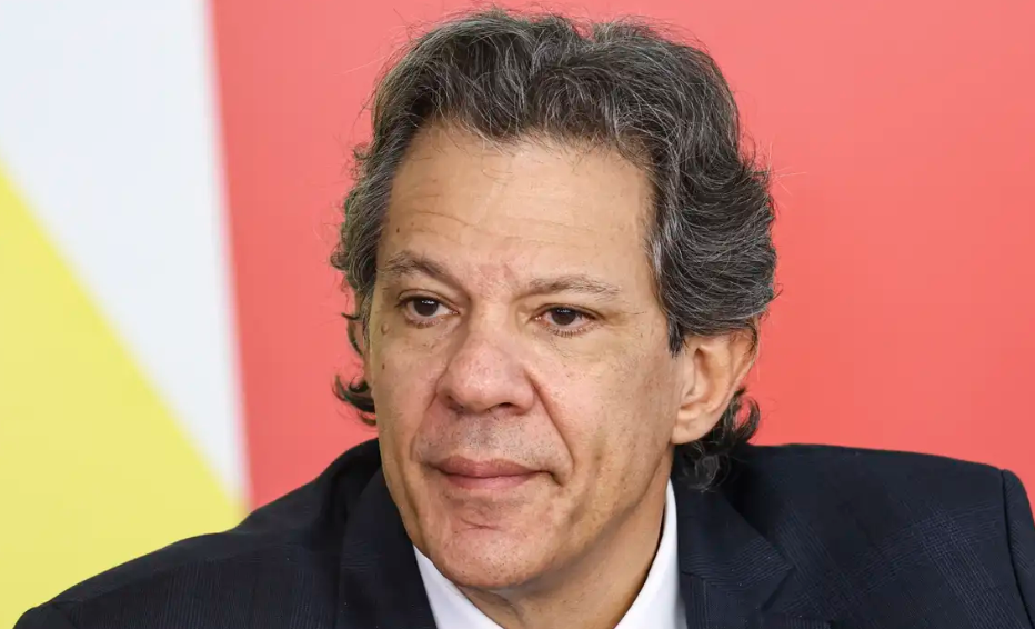Haddad vai propor aos estados alterar incidência do ICMS para conter preços dos combustíveis