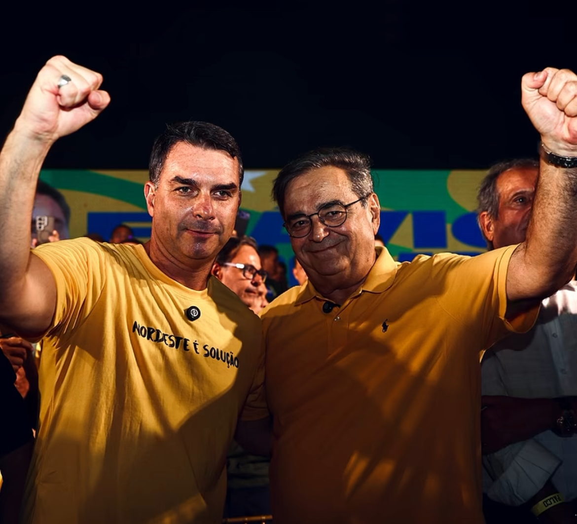 Álvaro Dias dispara em evento com Flávio Bolsonaro: “Vamos varrer o PT do Governo do Estado e do Governo Federal”
