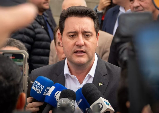 Ratinho Júnior recua da disputa presidencial e confirma permanência no governo do Paraná