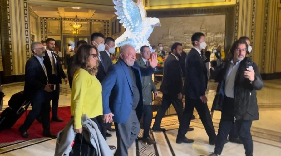 Lulinha foi com sócio da Fictor alvo da PF em viagem de Lula à China