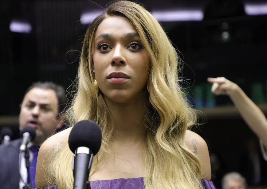 PESQUISA PODER DATA: 74% reprovam Erika Hilton na presidência da Comissão da Mulher