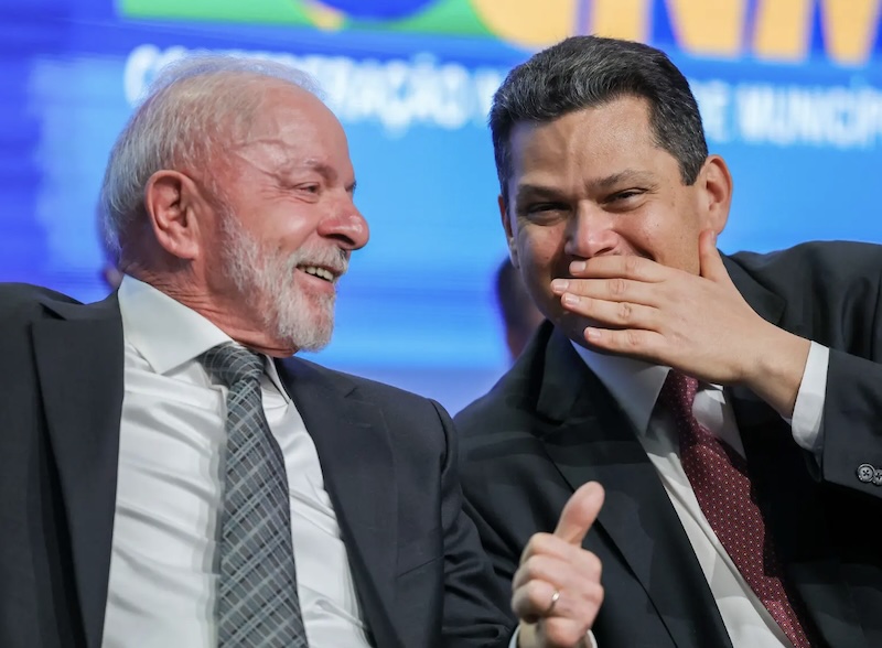 Alcolumbre senta sobre CPMI do Master e oposição busca alternativas de investigação