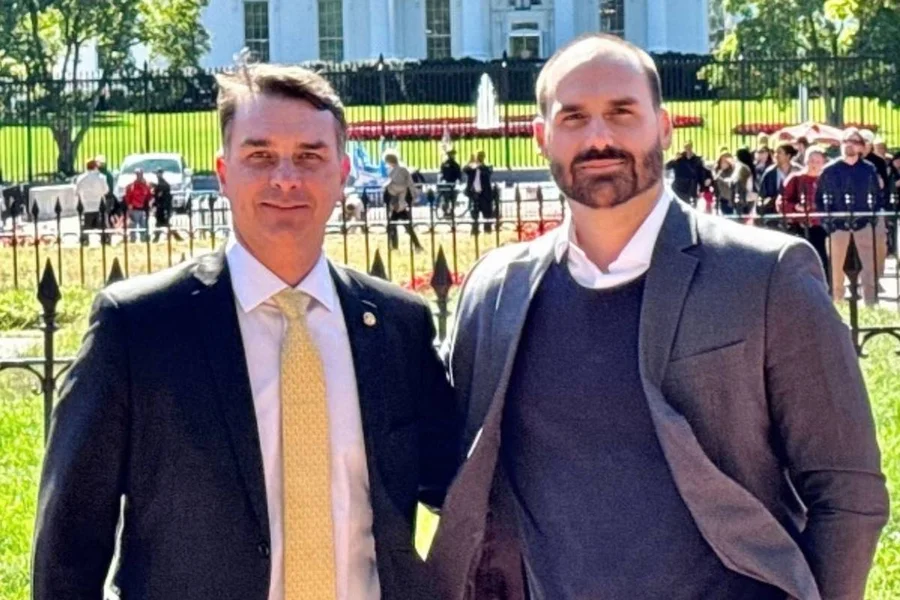 Eduardo Bolsonaro comenta pesquisa que aponta empate entre Flávio e Lula