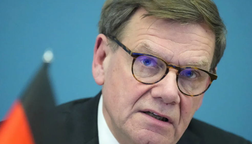 Reino Unido, França e Alemanha se dizem prontos para trabalhar em conjunto com os EUA e intervir contra o Irã