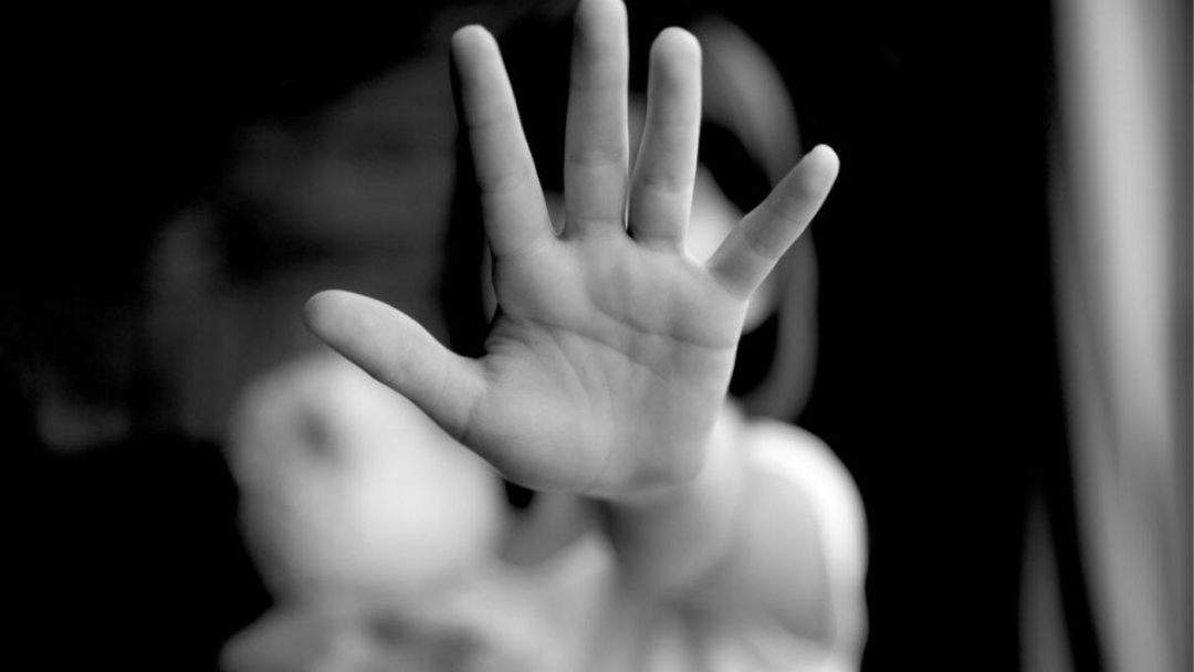 Crianças são encontradas em situação de abandono e em condições precárias de higiene em Natal: