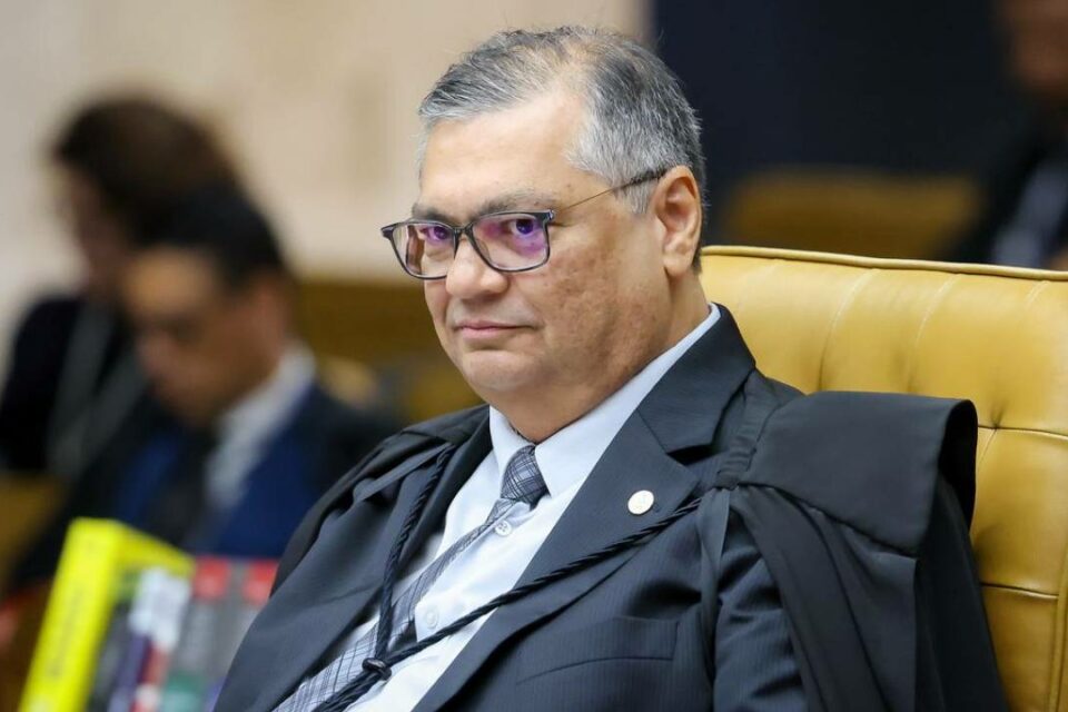 Laudo atesta que Dino votou em ação dele mesmo contra ex-senador