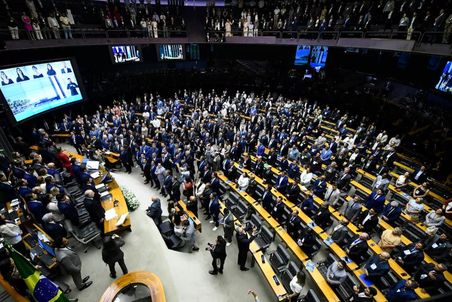 Congresso reprova ou deixa caducar 77% das Medidas Provisórias de Lula; taxa de aprovação é a menor desde 2001