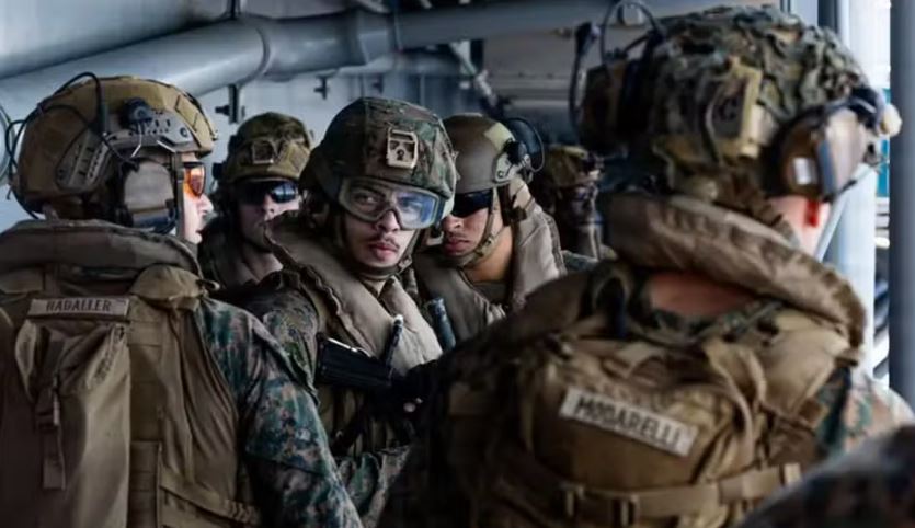 Dezenas de aviões e participação da CIA com fake news proposital: como foi o resgate do piloto de caça americano abatido no Irã