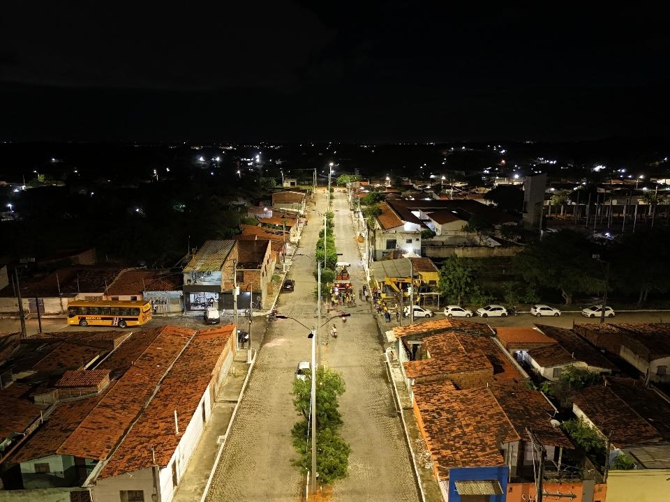 Nova iluminação em LED reforça segurança e moderniza Rua Agenor Marcolino, no bairro Guarapes