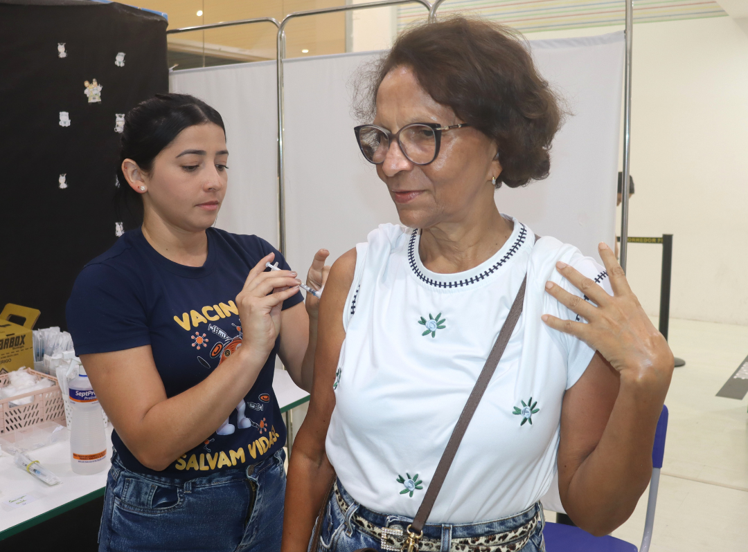 Ponto extra de vacinação do Shopping Midway Mall volta a funcionar em novo local na segunda (4)