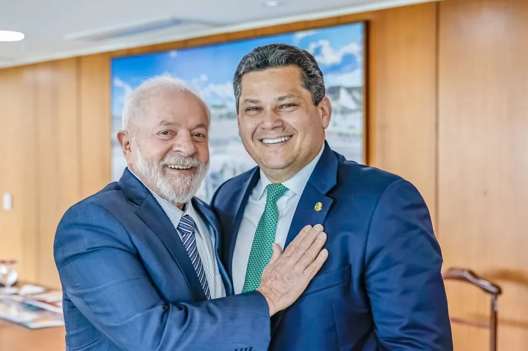 Em conversa com Lula, Davi Alcolumbre lava as mãos sobre indicação de Messias ao STF
