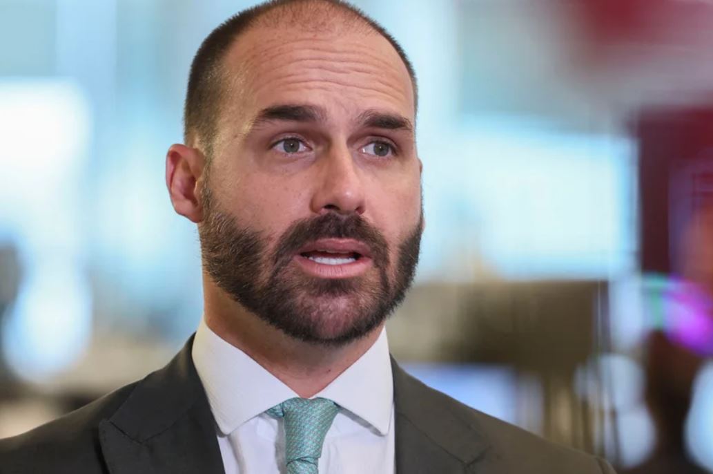 Eduardo Bolsonaro elogia PF em casos Master e INSS, mas nega mérito ao governo Lula